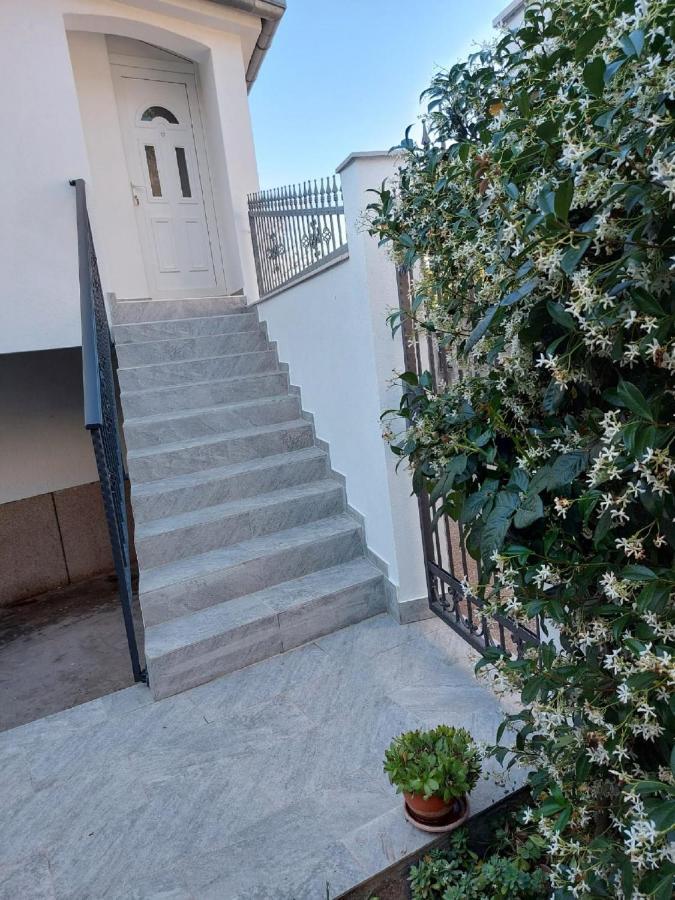 Apartman Luka Jadrtovac ภายนอก รูปภาพ