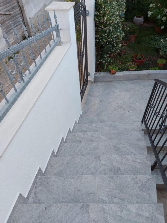 Apartman Luka Jadrtovac ภายนอก รูปภาพ